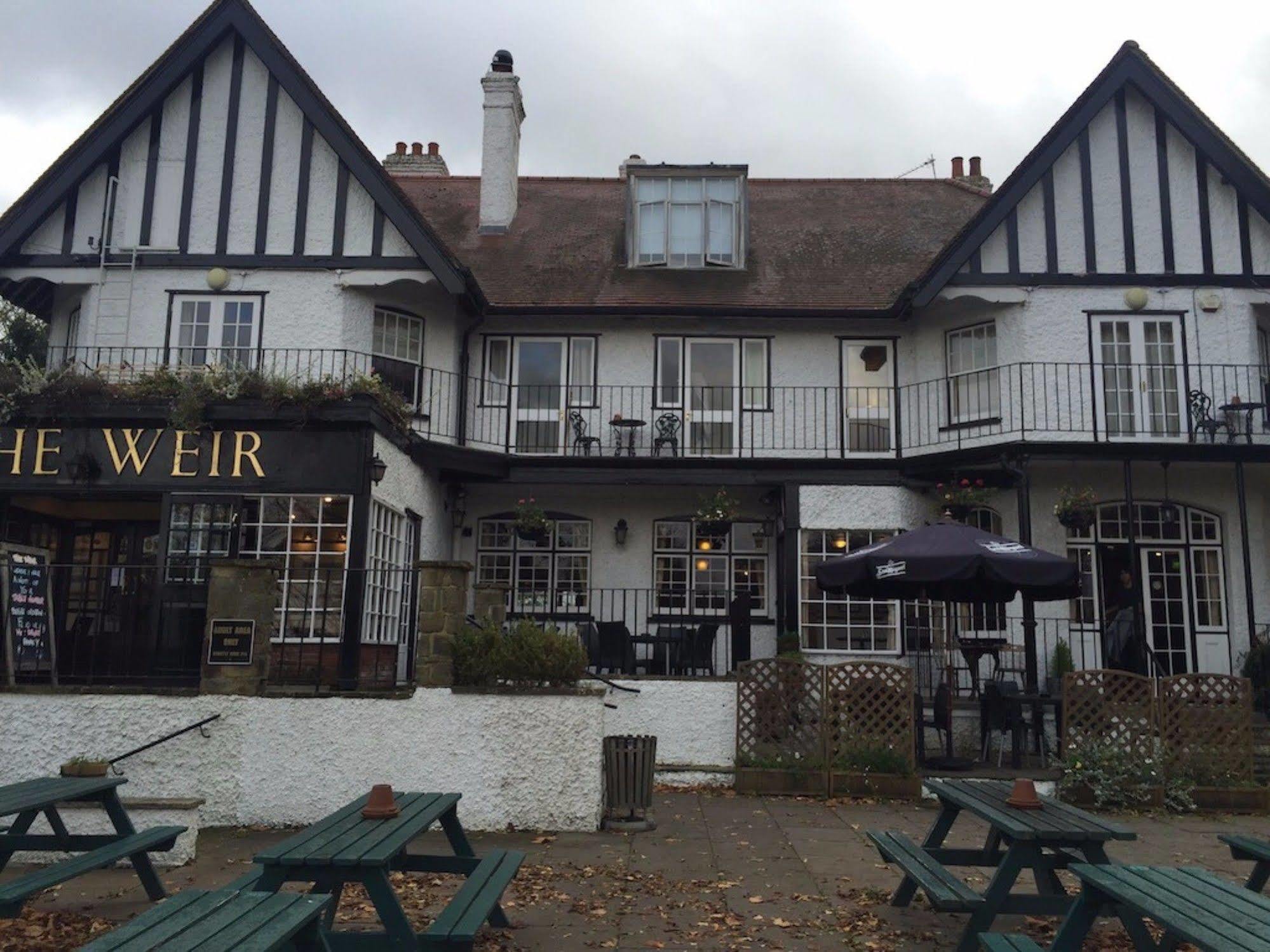 The Weir Hotel ウォルトン・オン・テムズ エクステリア 写真